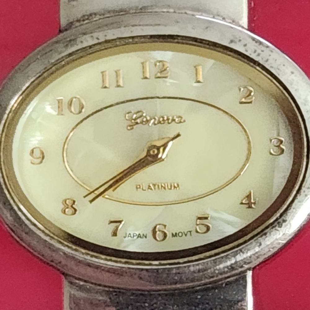 Geneva 7091 platinum vintage watch. Bangle. Works! Vintage bangle watch! Japan